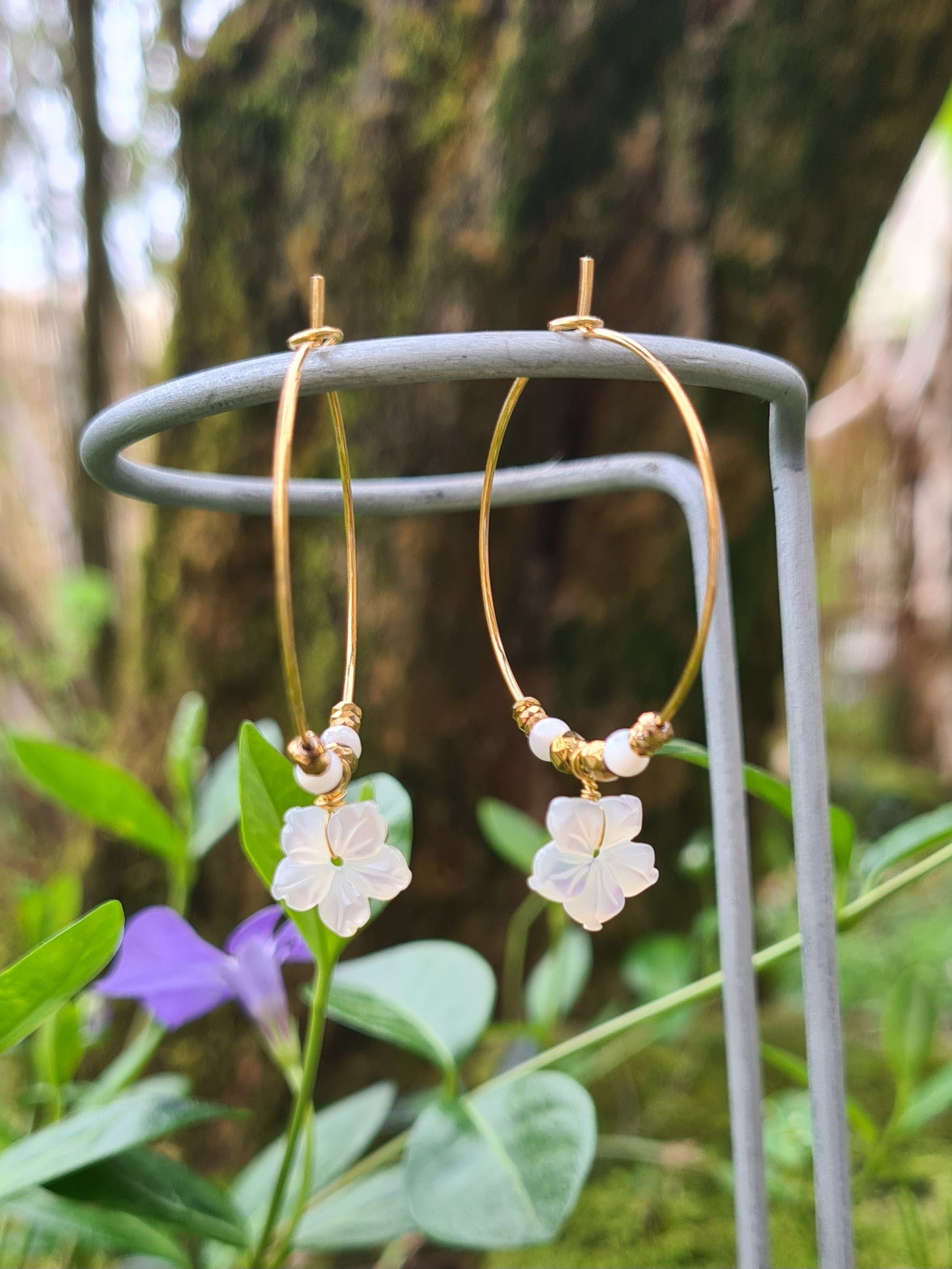 Boucles d'oreilles "Élisa" Créoles nacre, hématite