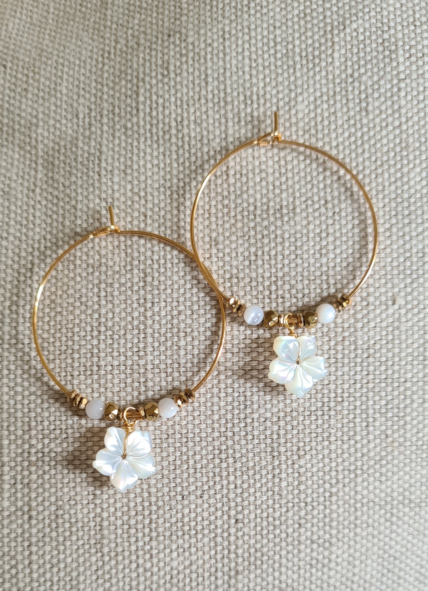 Boucles d'oreilles "Élisa" Créoles nacre, hématite