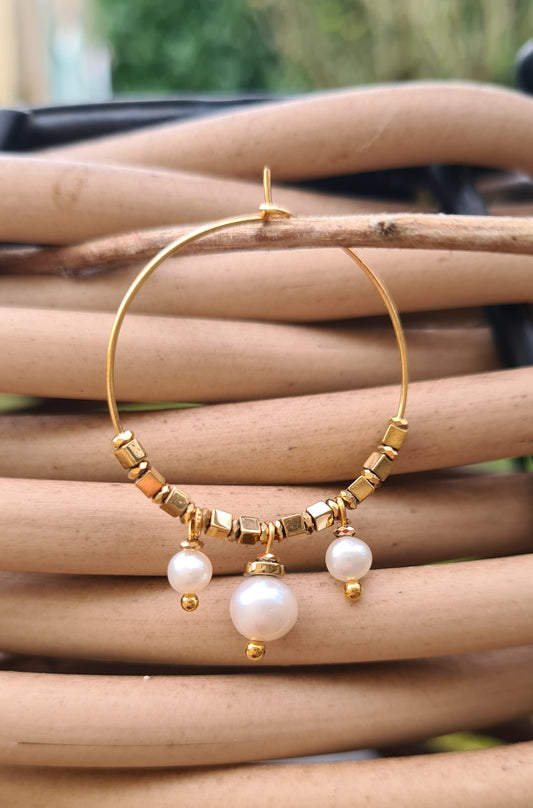 Boucles "Constance" Créoles perles de culture et hématite doré