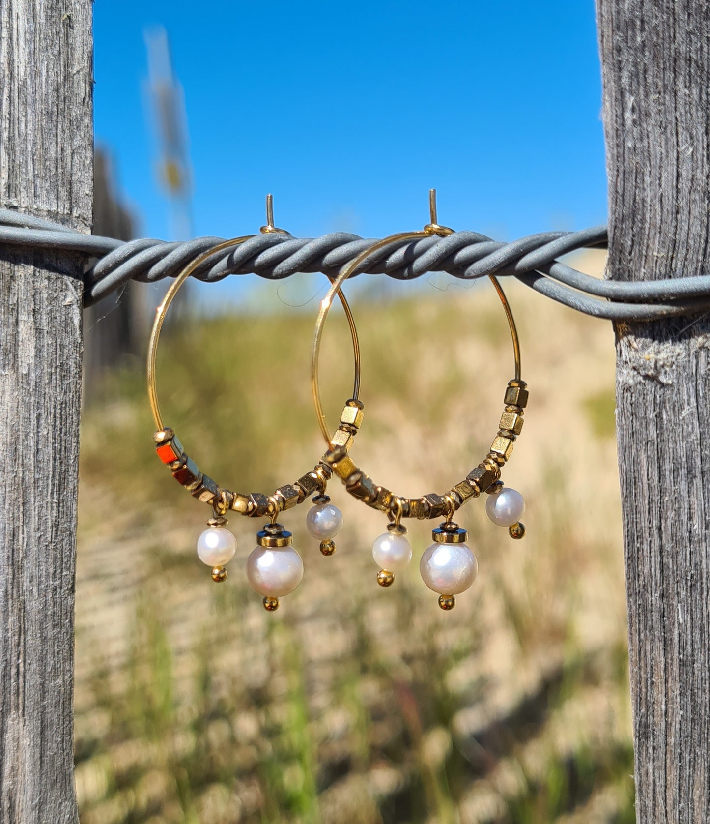Boucles "Constance" Créoles perles de culture et hématite doré